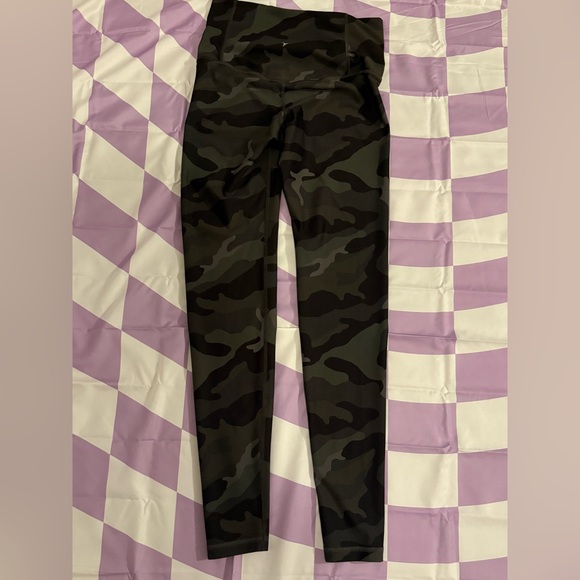 Old Navy Active PowerSoft High-Waisted Camo Leggings - Size Small - Picture 5 of 7